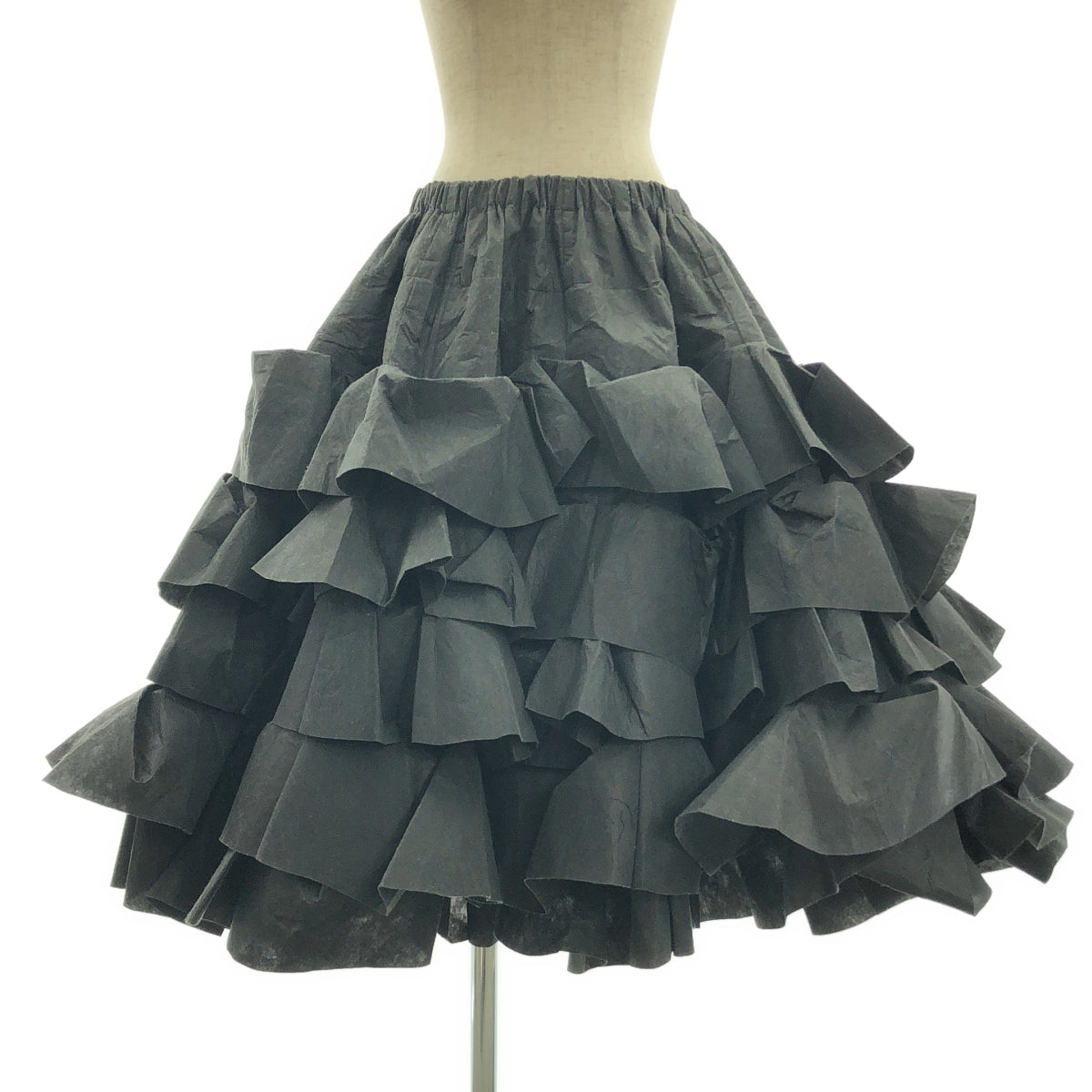 COMME des GARÇONS | tao COMME des GARÇONS | 2025秋冬 |聚酯纖維和人造絲加工荷葉邊寬鬆半身裙 |