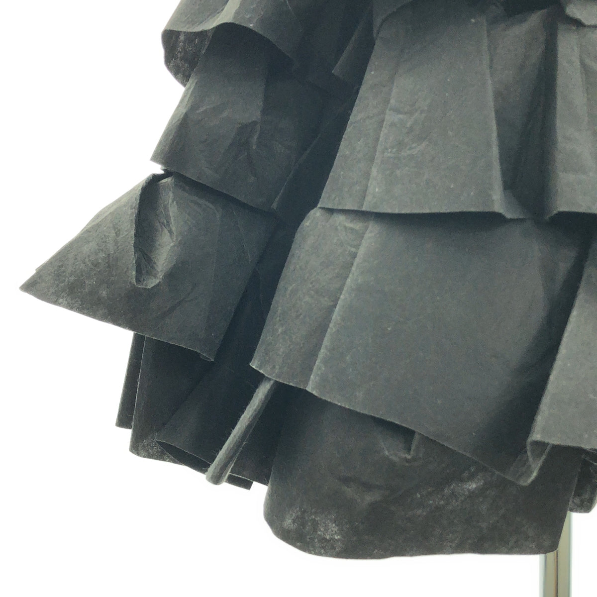 COMME des GARÇONS | tao COMME des GARÇONS | 2025秋冬 |聚酯纖維和人造絲加工荷葉邊寬鬆半身裙 |