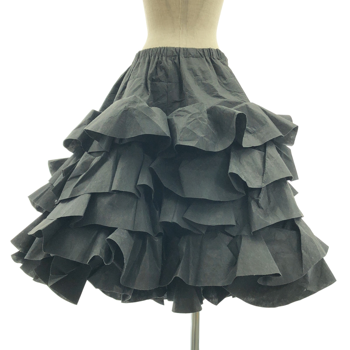 COMME des GARÇONS | tao COMME des GARÇONS | 2025秋冬 |聚酯纖維和人造絲加工荷葉邊寬鬆半身裙 |