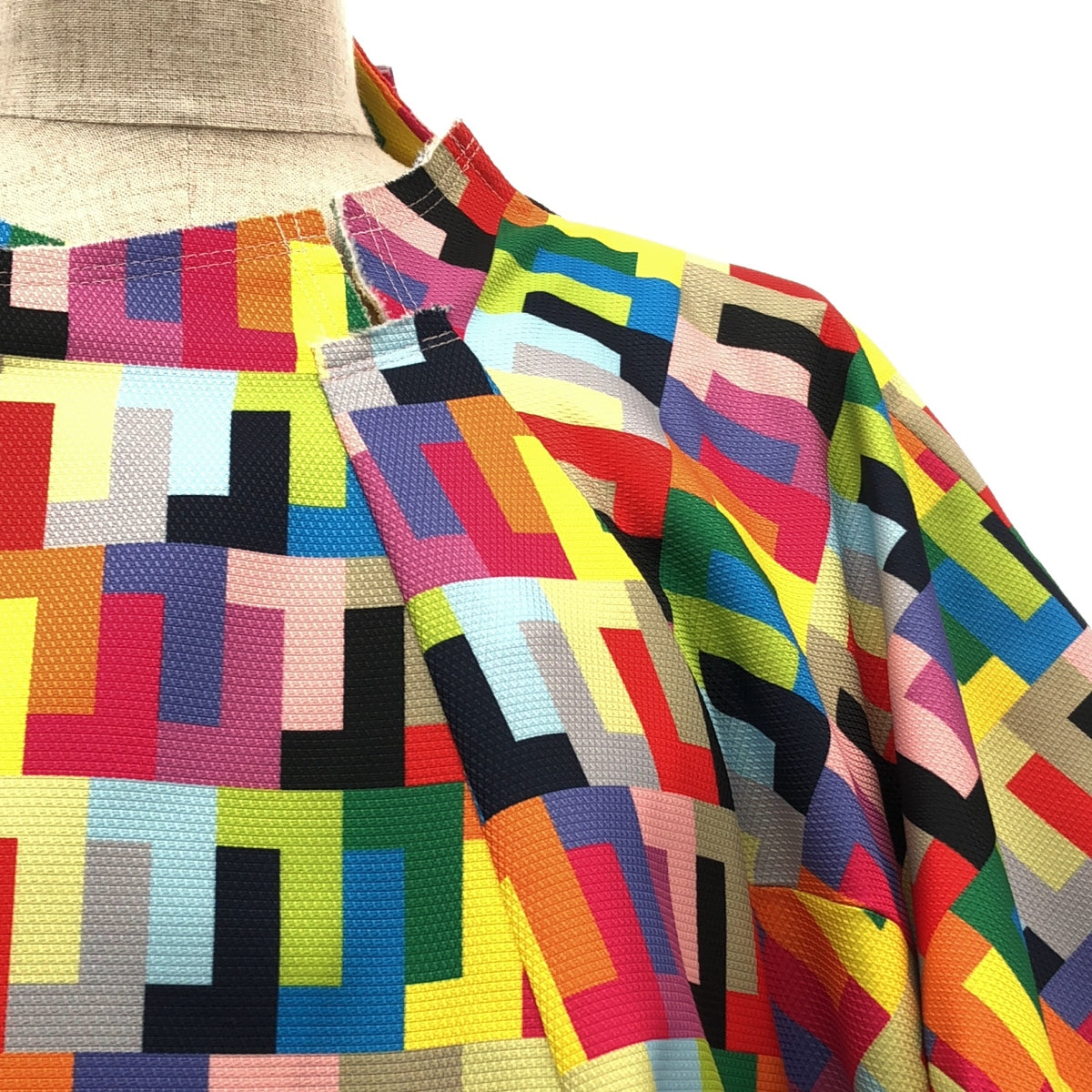 [Good Condition] COMME des GARCONS | 2024SS | Polyester all-over pattern, geometric pattern, cut-off, deformed, three-dimensional overcoat / fully lined | S | Multicolor | Women's