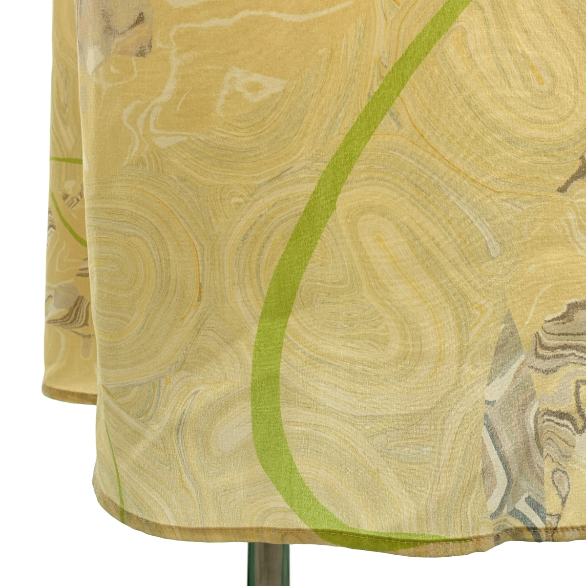 [狀況極佳] Mame Kurogouchi | 2025SS | 大理石印花絲質吊帶連身裙，100% 真絲 | 米色 | 女款