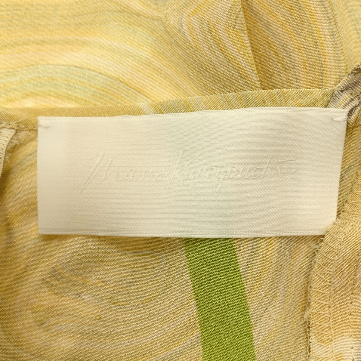 [狀況極佳] Mame Kurogouchi | 2025SS | 大理石印花絲質吊帶連身裙，100% 真絲 | 米色 | 女款