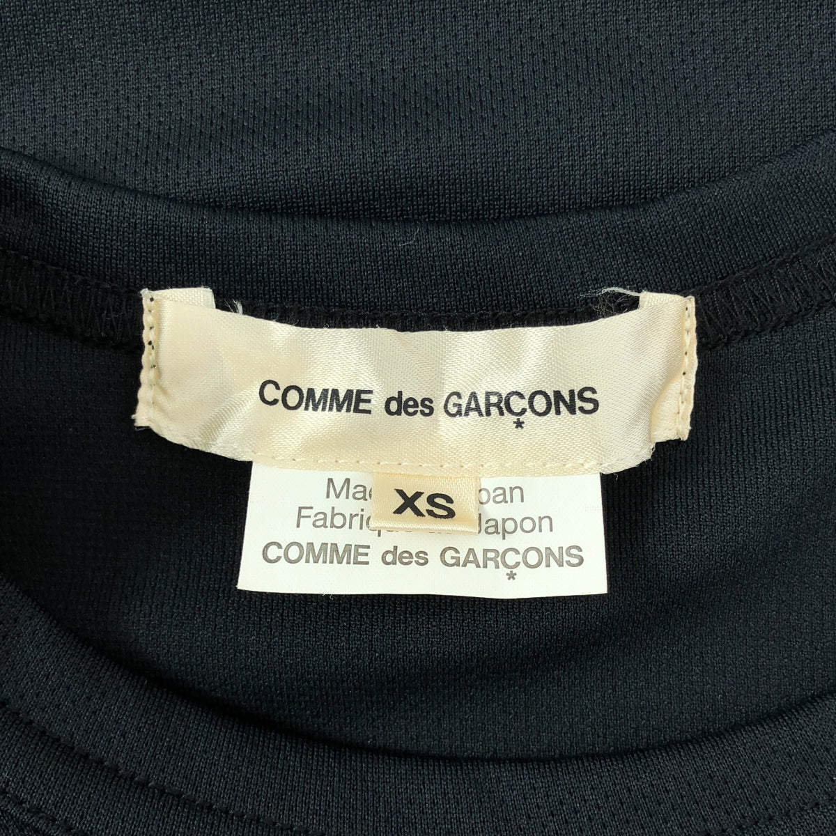 [狀況極佳] COMME des GARÇONS | 2018 春夏系列 | 泡泡袖聚酯 T 卹 | XS 碼 | 黑色 | 女款