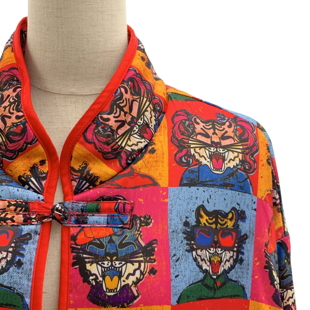 [狀況極佳] VIVIENNE TAM | 滿印絎縫超大旗袍外套 | 38碼 | 多色 | 女款