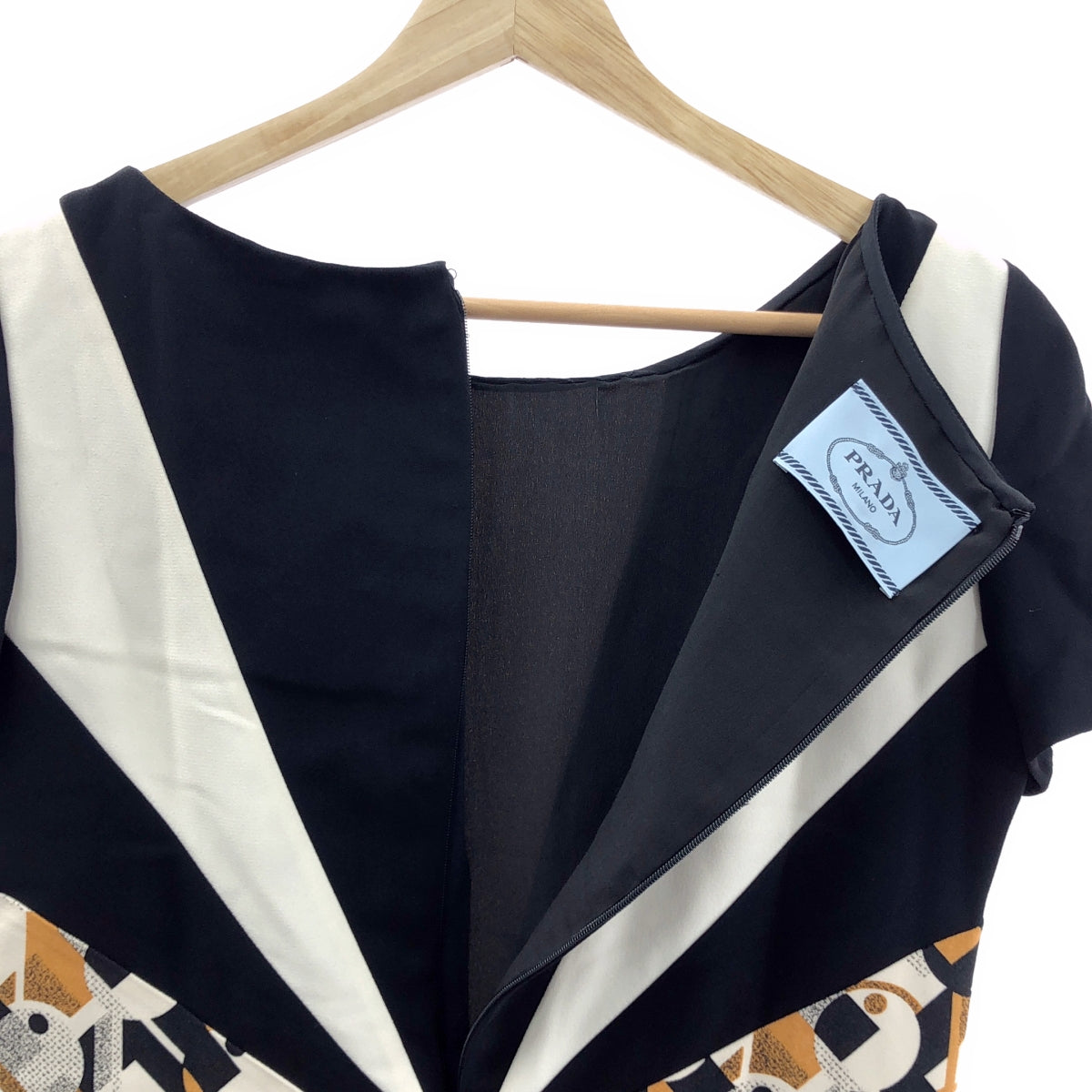 PRADA / 프라다 | 총 무늬 짧은 슬리브 원피스 | 36 | 여성