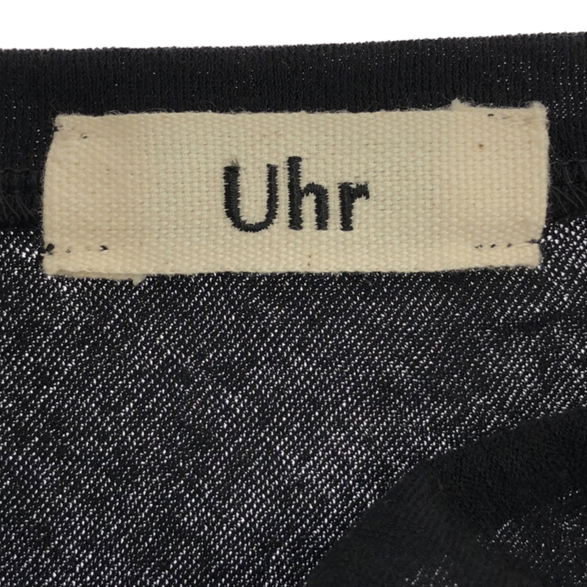 Uhr / Uhr | Back-open layered cut-and-sew |