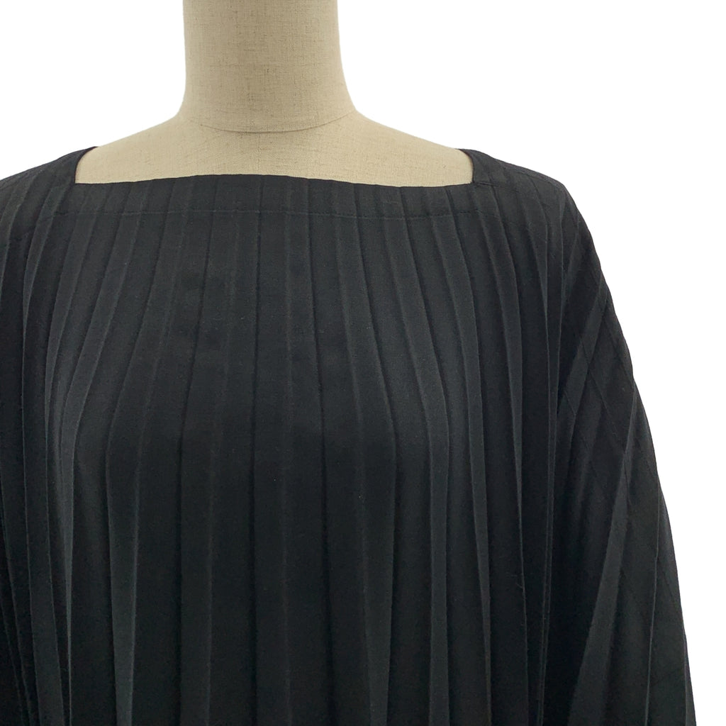 me ISSEY MIYAKE / ミーイッセイミヤケ | スクエアネック プリーツ プルオーバー ワンピース |