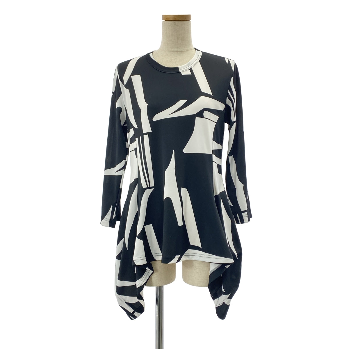 [近新] COMME des GARÇONS | 2022 秋冬 | 聚酯全印花不對稱上衣 | 白色/黑色 | 女款