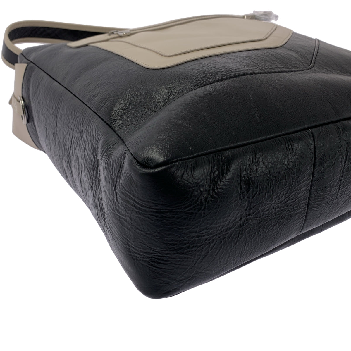 【新品】  Kiko Kostadinov / キココスタディノフ | 2025SS | DEULTUM LEATHER BAG パネル切替 レザー ショルダーバッグ | OS | BLACK/BEIGE / ブラック×ベージュ | メンズ