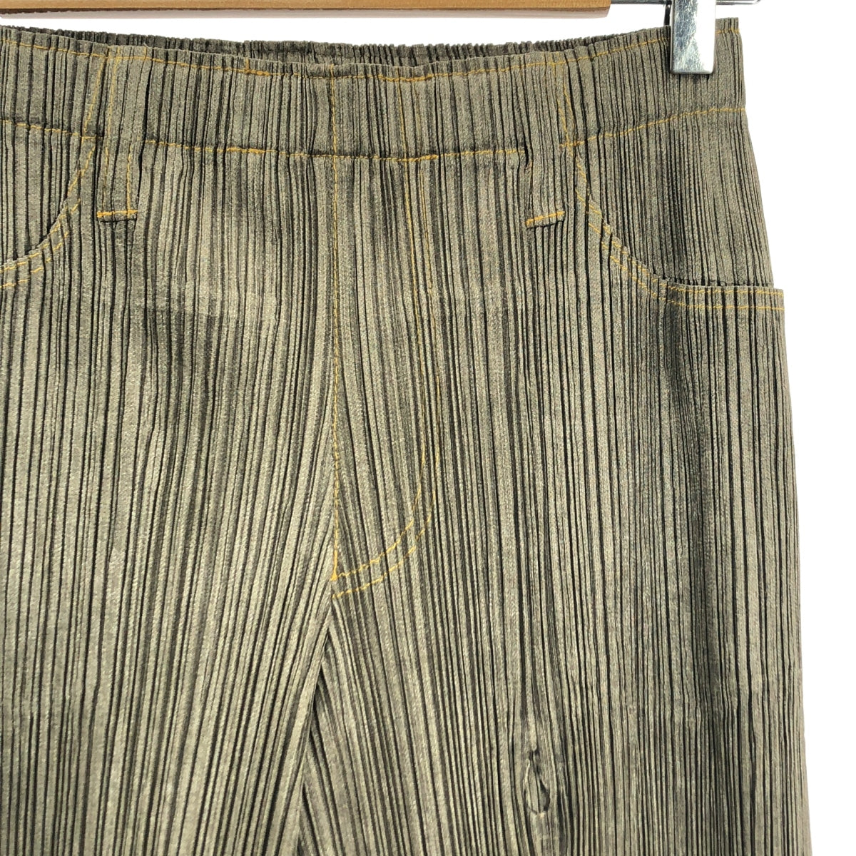 PLEATS PLEASE ISSEY MIYAKE / プリーツプリーズイッセイミヤケ | ステッチワーク イージー パンツ | 4 | カーキ | レディース