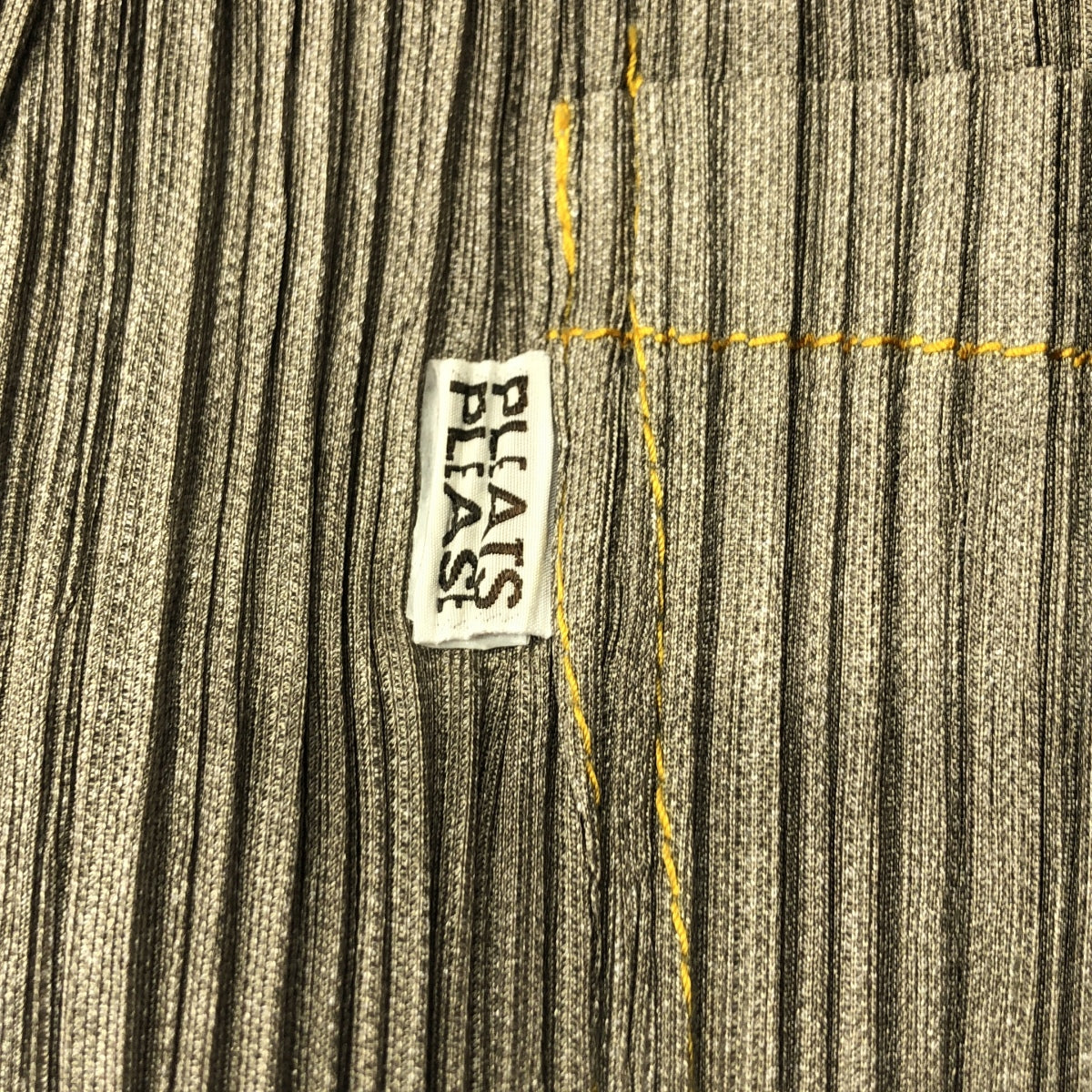 PLEATS PLEASE ISSEY MIYAKE / プリーツプリーズイッセイミヤケ | ステッチワーク イージー パンツ | 4 | カーキ | レディース