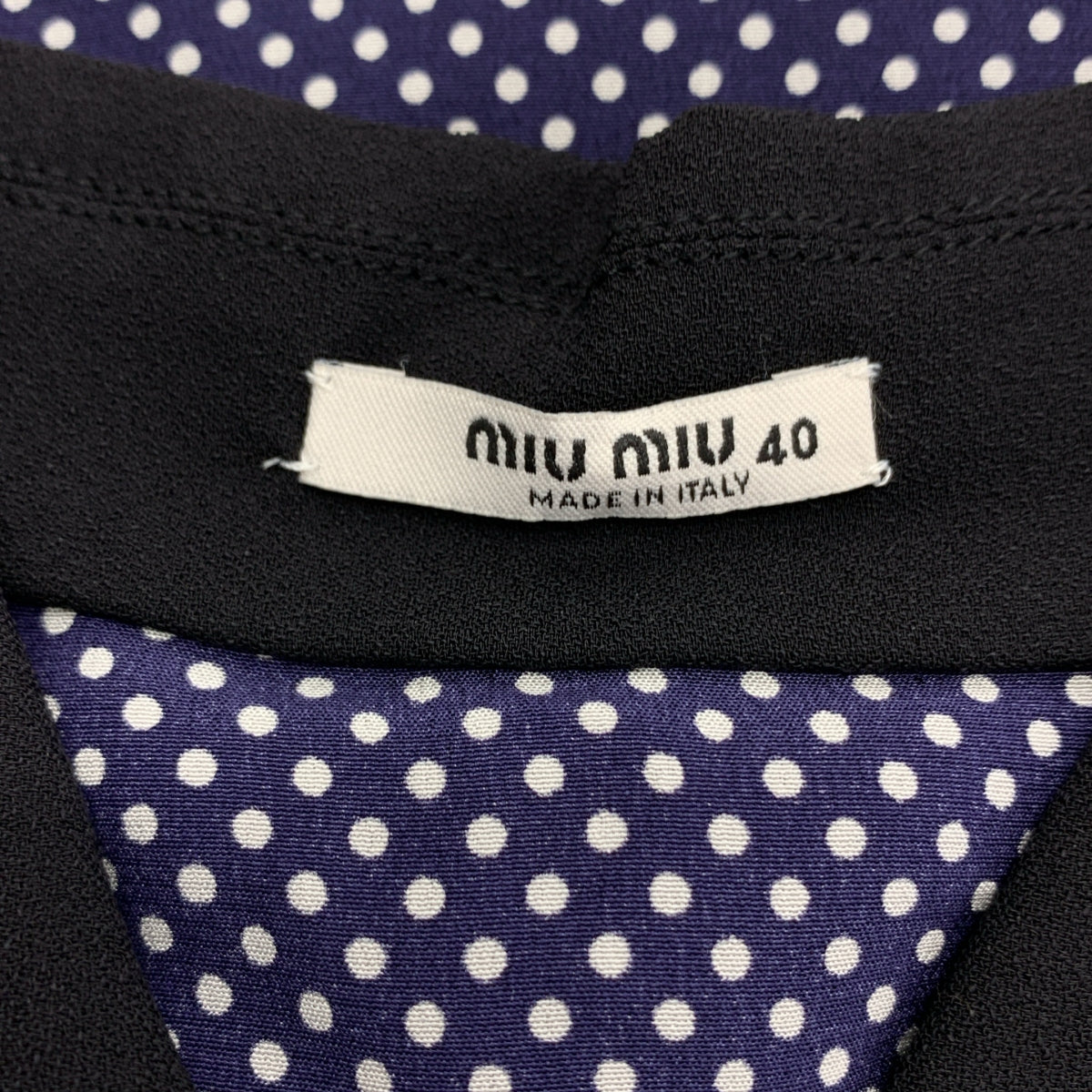 [狀況極佳] Miu Miu | 真絲拼接波點圍巾領褶襯衫裙 | 40碼 | 海軍藍/白色 | 女款