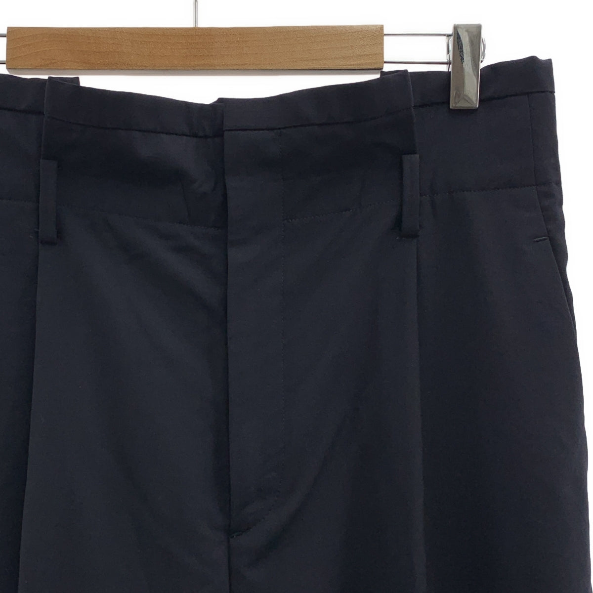 [狀況極佳] ebure | 輕盈熱帶羊毛褶皺寬褲 | 尺寸 40 | 深海軍藍 | 女款