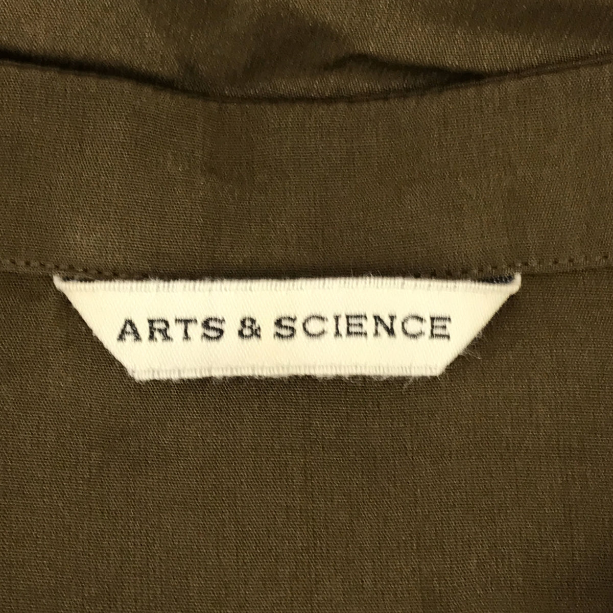 ARTS&SCIENCE / アーツアンドサイエンス | Back gather shirt バックギャザー シルク プルオーバーシャツ | 1 | カーキ | レディース