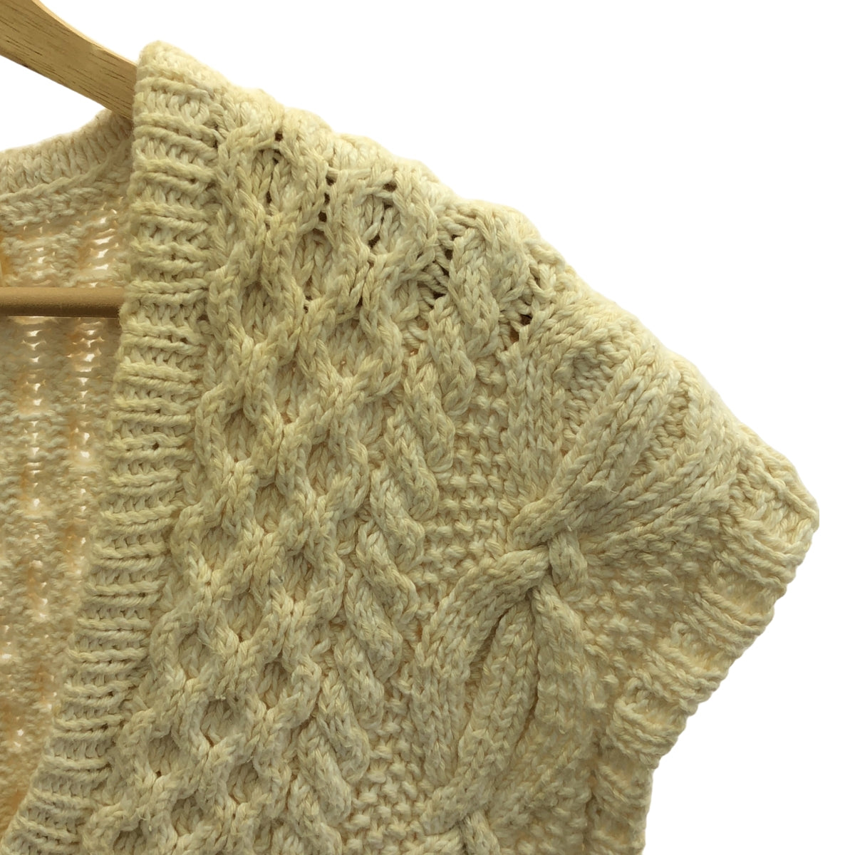 JUN MIKAMI / 준미카미 | 슬릿 오버 사이즈 니트 베스트 | 베이지 | 여성