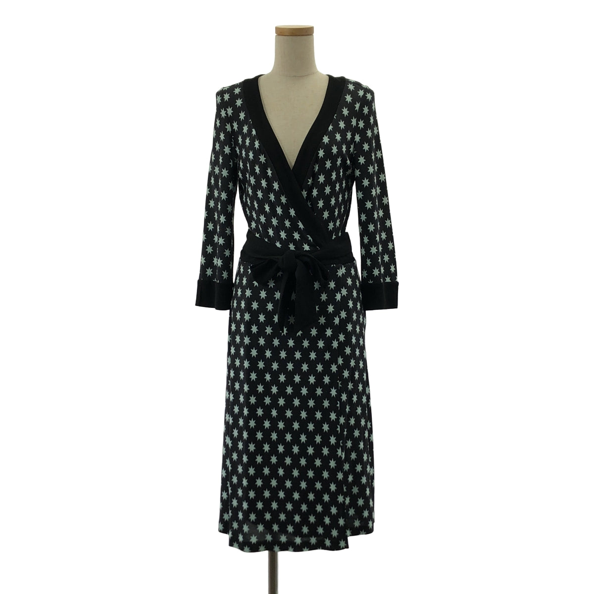 DIANE VON FURSTENBERG / ダイアンフォンファステンバーグ | TAURUS / スター総柄 シルク ラップワンピース | 8 | ブラック / ライトブルー | レディース