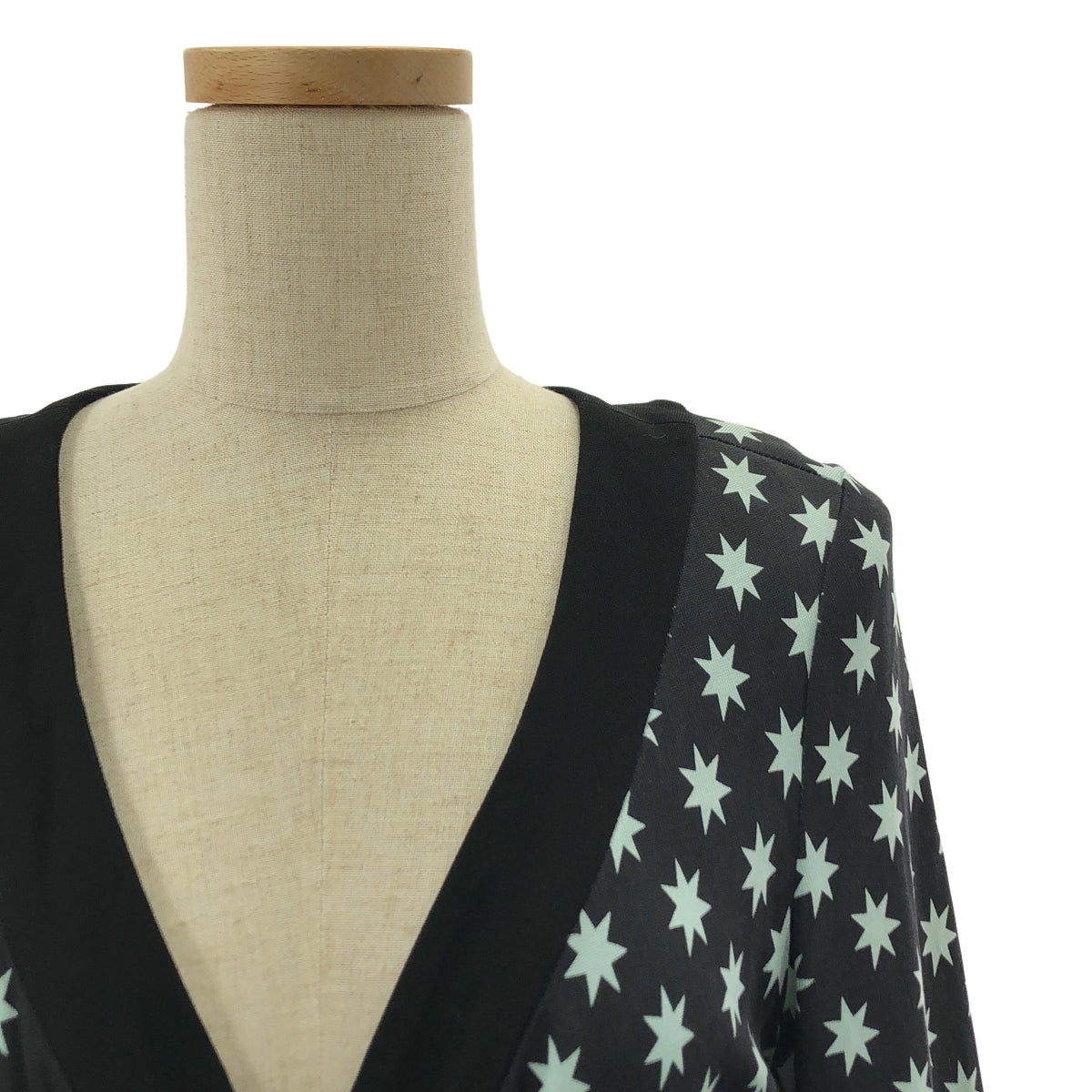 DIANE VON FURSTENBERG / ダイアンフォンファステンバーグ | TAURUS / スター総柄 シルク ラップワンピース | 8 | ブラック / ライトブルー | レディース
