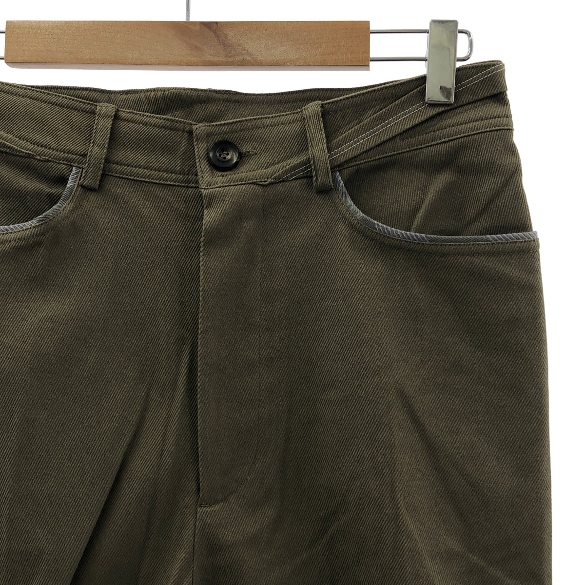 [全新品] Kiko Kostadinov | 2024 秋冬系列 | OHNE K-DART TROUSER 聚酯纖維/羊毛垂墜喇叭褲 | 尺寸 44 | 黃銅綠 | 男款