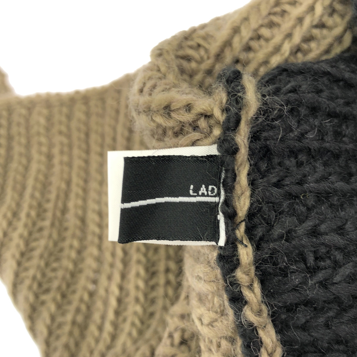 LAD MUSICIAN | 羊毛雙色針織圍脖 | 黑色/卡其色