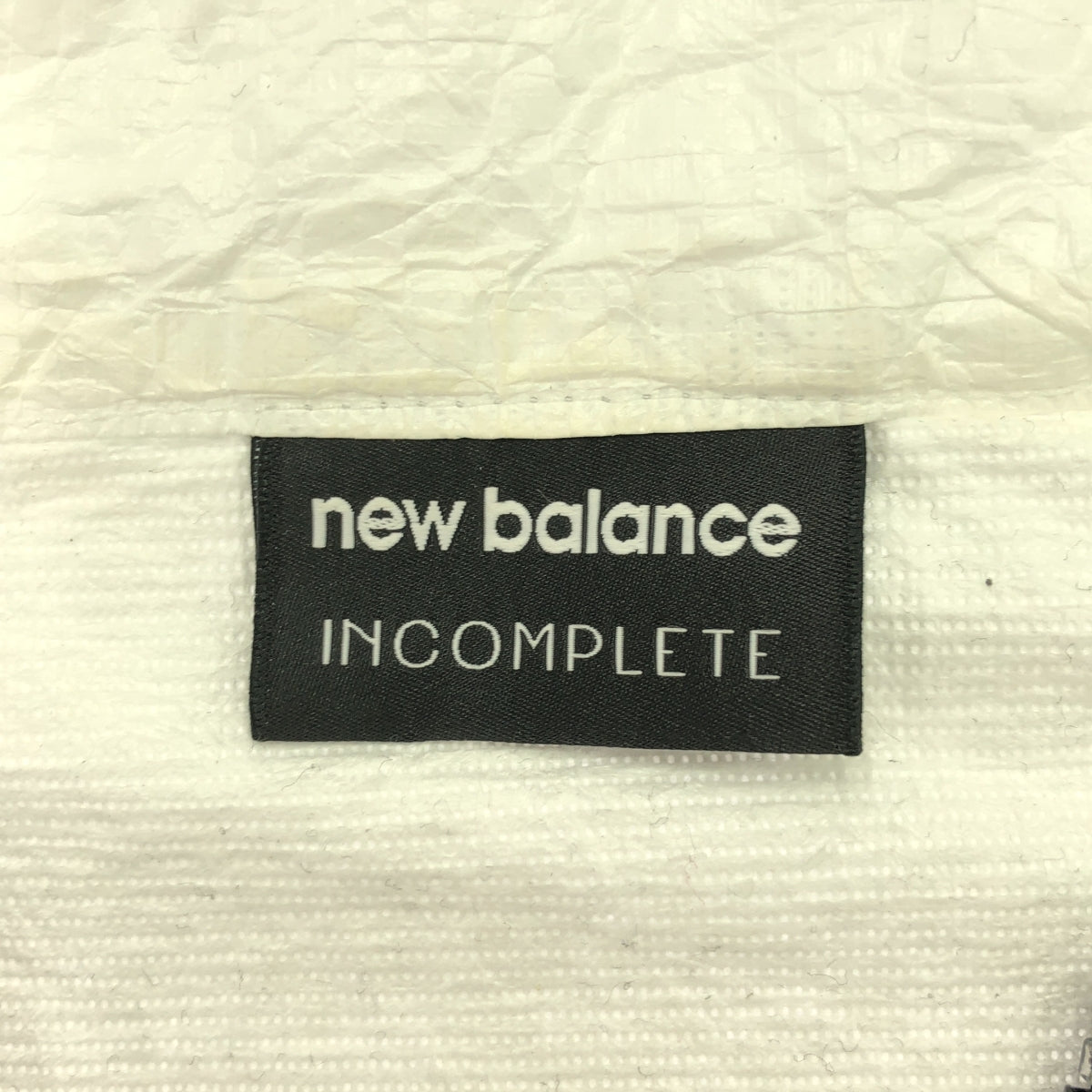 New Balance | INCOMPLETE Met24 Tyvek Parka / Packable Jacket Hoodie | M | White | Men's