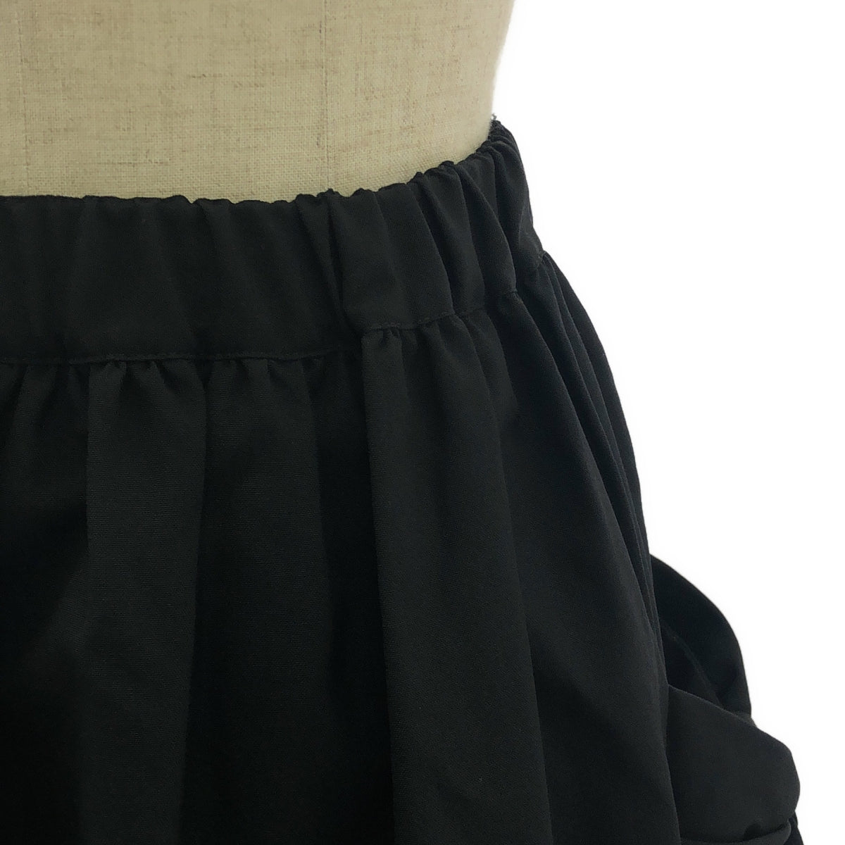 [品相良好] COMME des GARCONS COMME des GARCONS / Comme des | 2017春夏 |緞帶裝飾抽繩縮褶半身裙 | XS |黑色|女性的