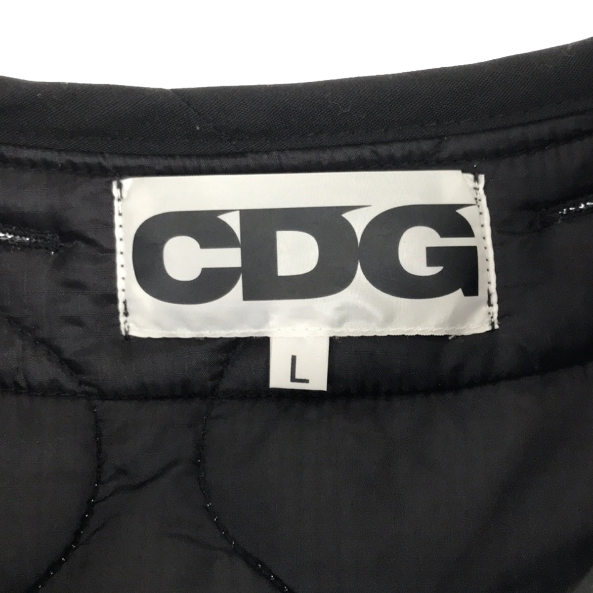 CDG by Comme des Garcons. / シーディージー コムデギャルソン | AD2022 | × ALPHA バックロゴ キルティング ジャケット | L | メンズ