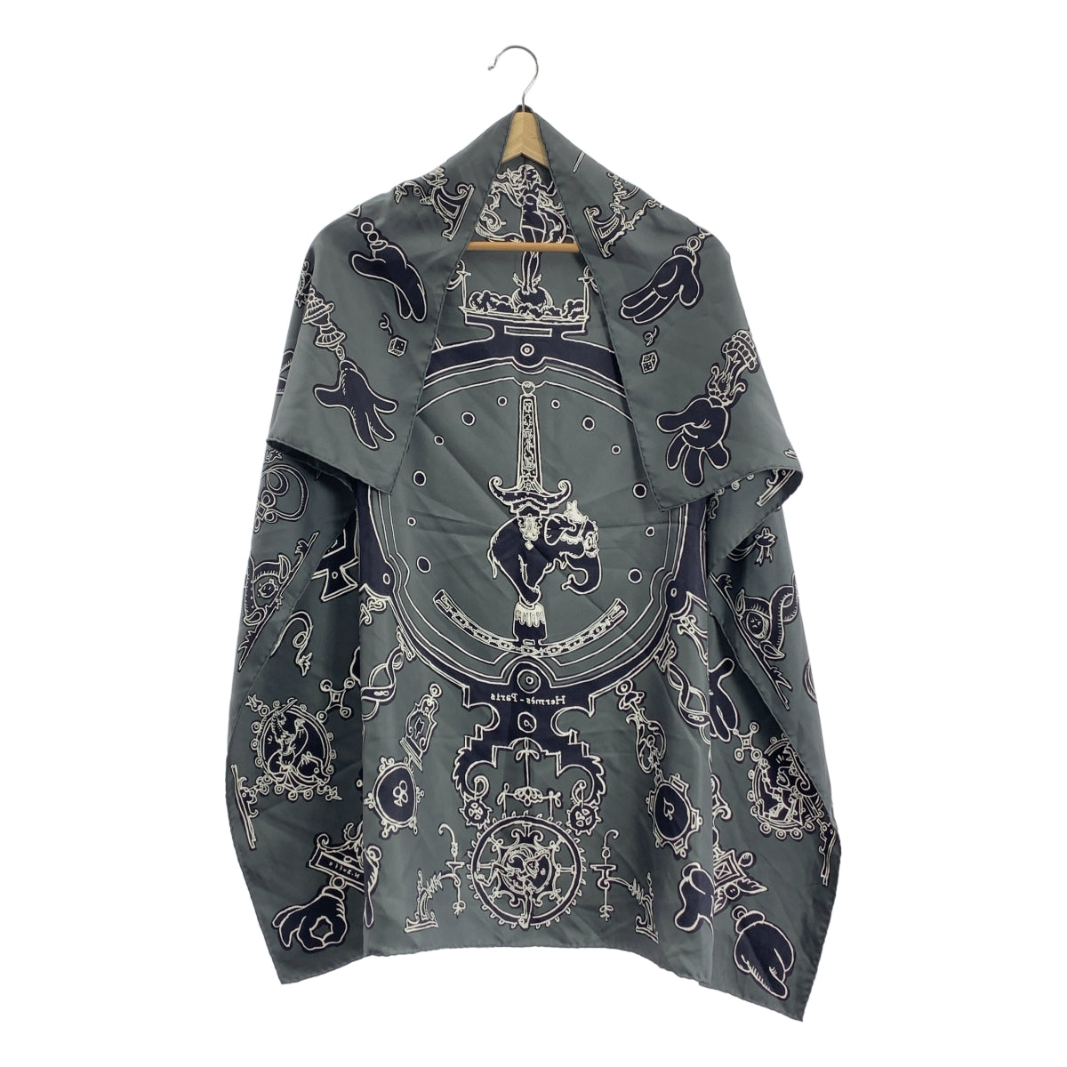 [狀況極佳] 愛馬仕 | Serio Ludere 100% 真絲 Carré 90 全身印花圍巾/披肩 | 炭灰色