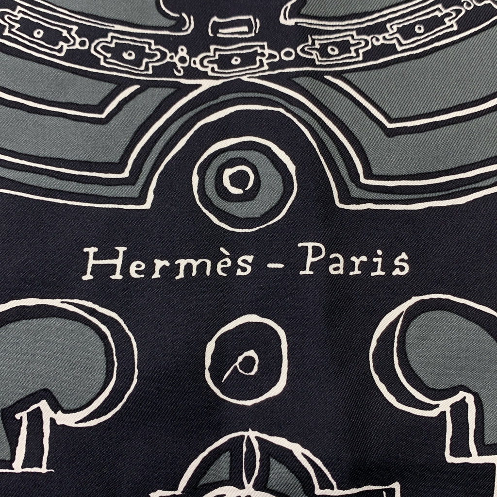 【미품】 HERMES / 헤르메스 | Serio Ludere / 세리오 루데레 silk 100 % / 실크 카레 90 총 무늬 스카프 스톨 | 차콜 그레이