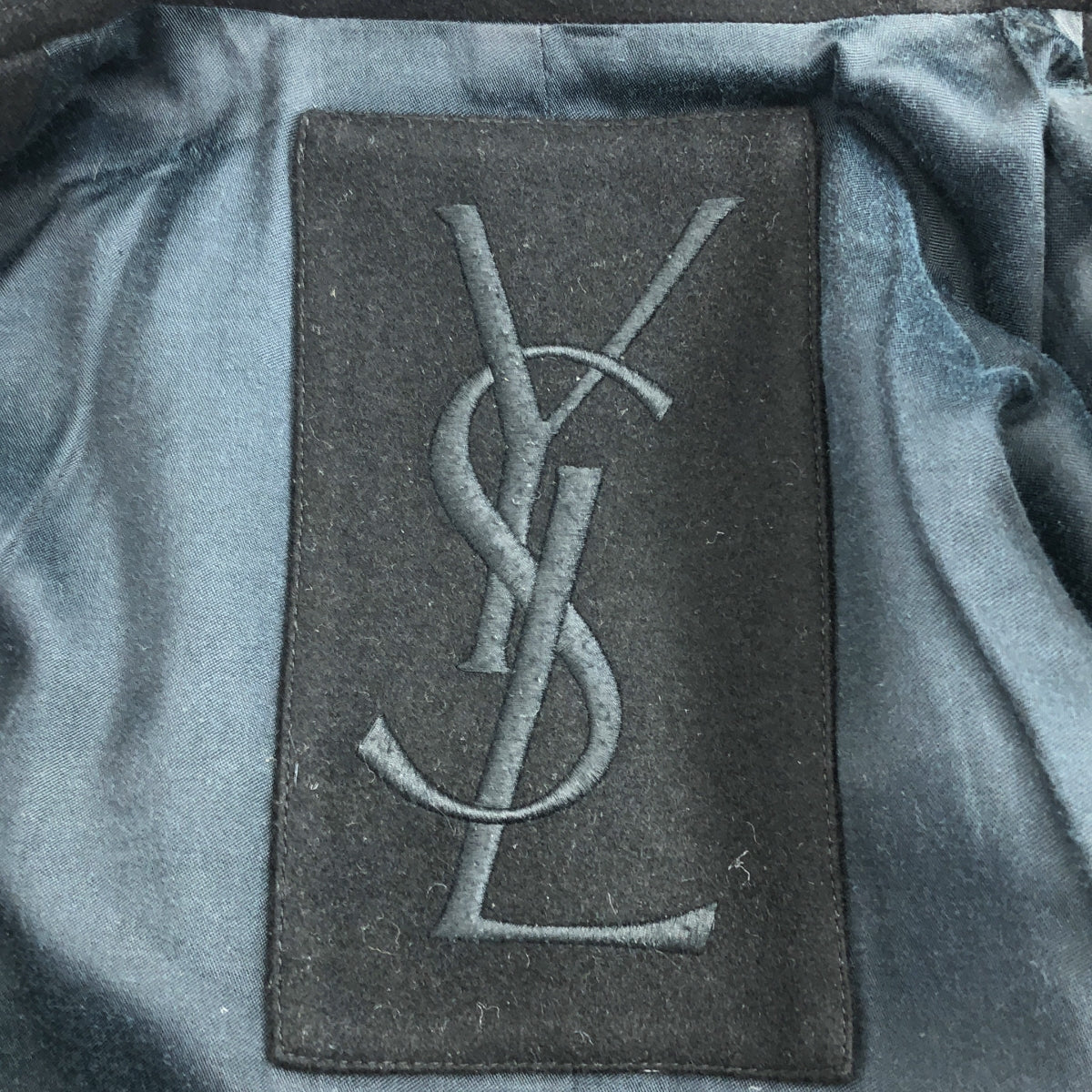YVES SAINT LAURENT / イヴサンローラン | ウール エンブロイダリーロゴ チンストラップ Pコート / 総裏地 | ブラック | メンズ