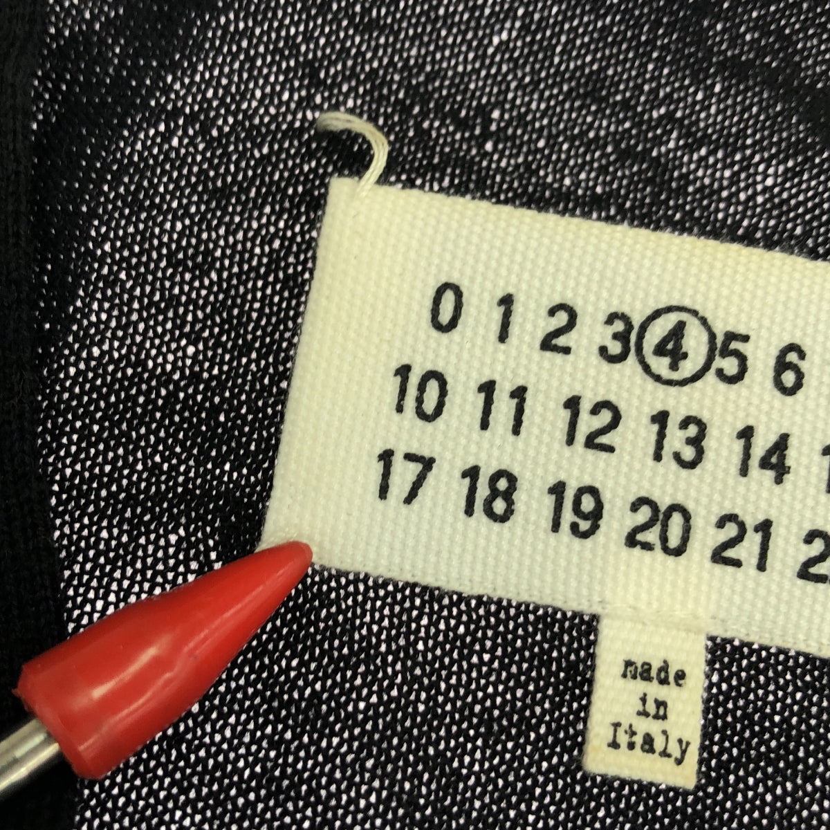 Maison Margiela / 메종 마르젤라 | 울 팔꿈치 패치 하이 게이지 V 넥 니트 | S | 블랙 | 여성