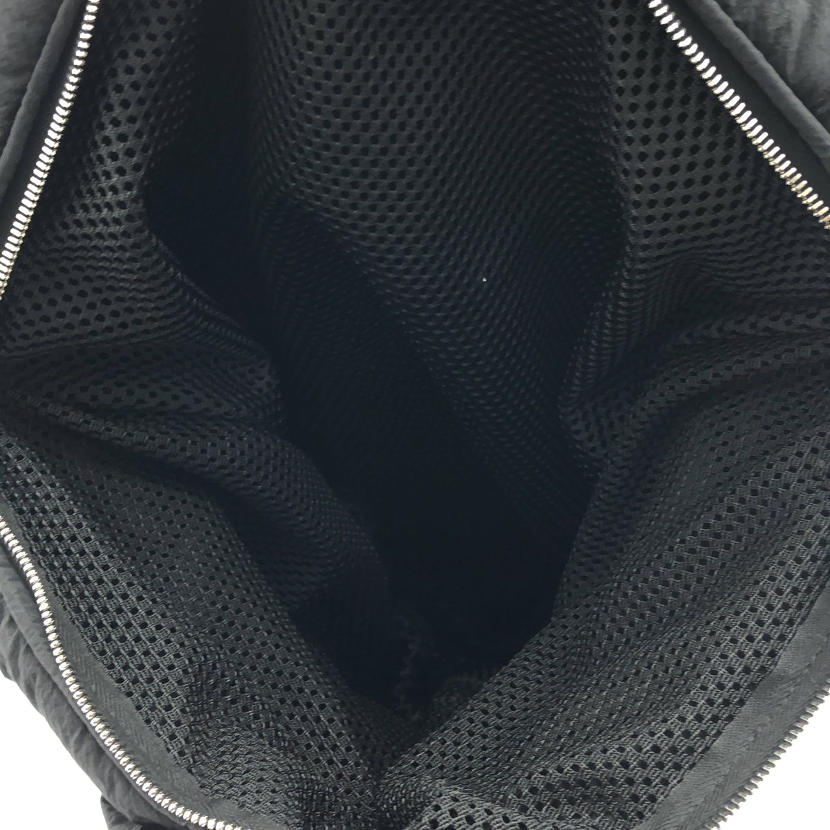 【美品】  BOTTEGA VENETA / ボッテガヴェネタ | イントレチャート パデッド テック カセット ナイロン バックパック 628955 | ブラック | レディース