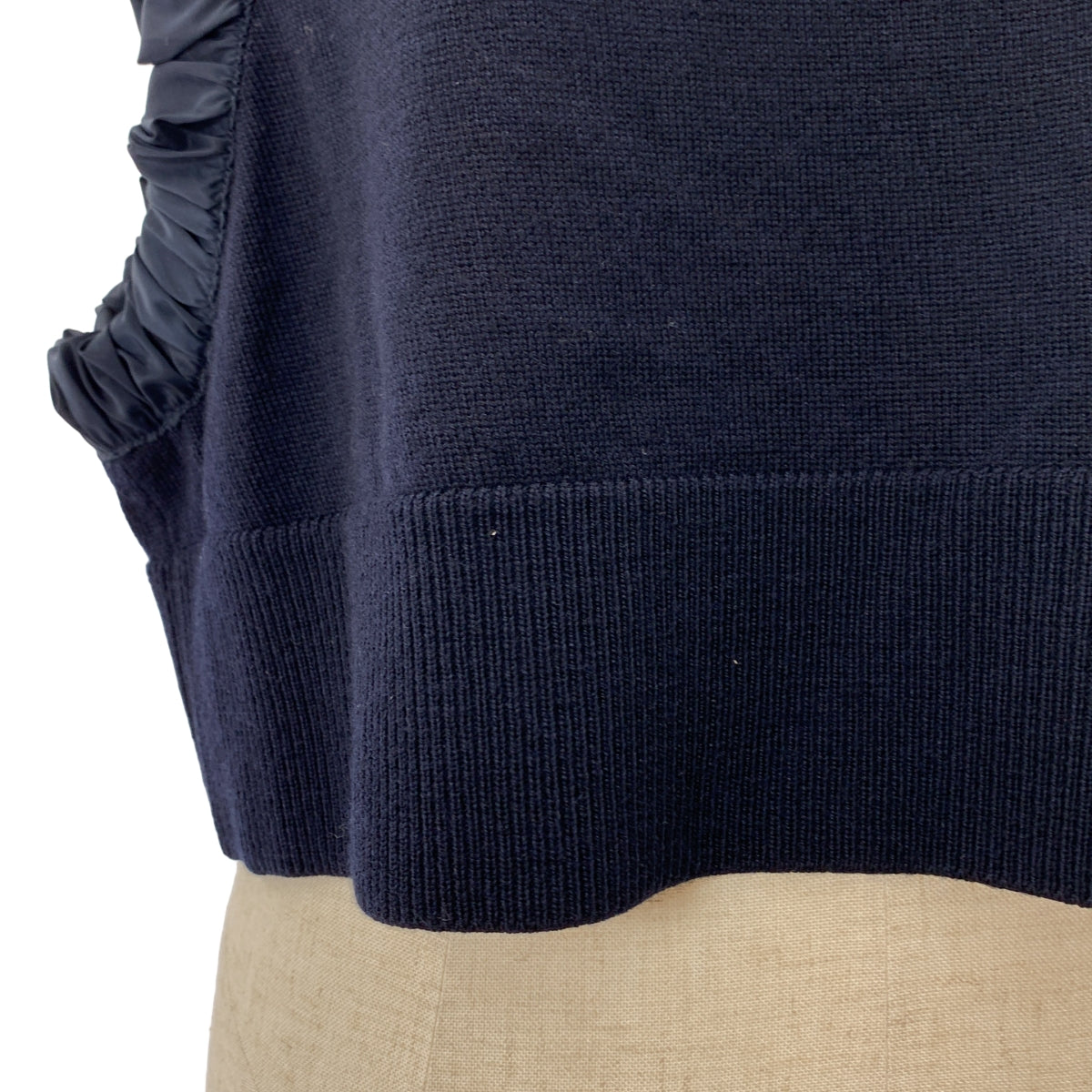 25AW♡タグ付完売品✨エンフォルド アシンメトリーミニベスト 紺 38 25AW♡タグ付完売品✨エンフォルド アシンメトリーミニベスト 紺 38