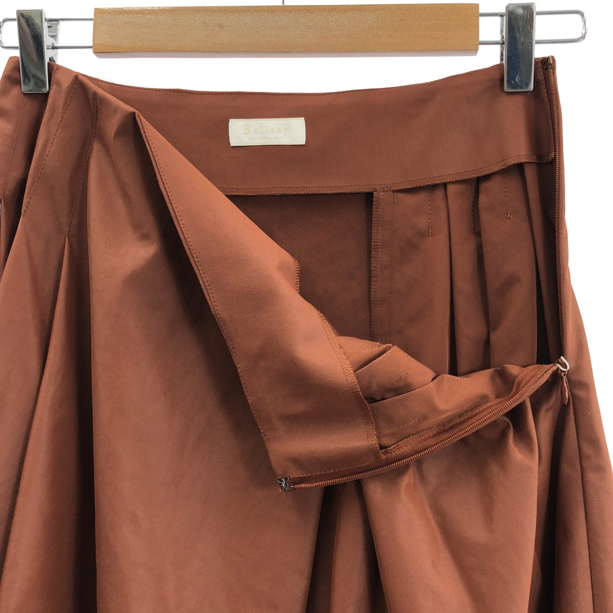 【美品】  Tomorrowland BALLSEY / トゥモローランドボールジー | ウェットピーチツイル サイドタックスカート | 34 | ブラウン | レディース