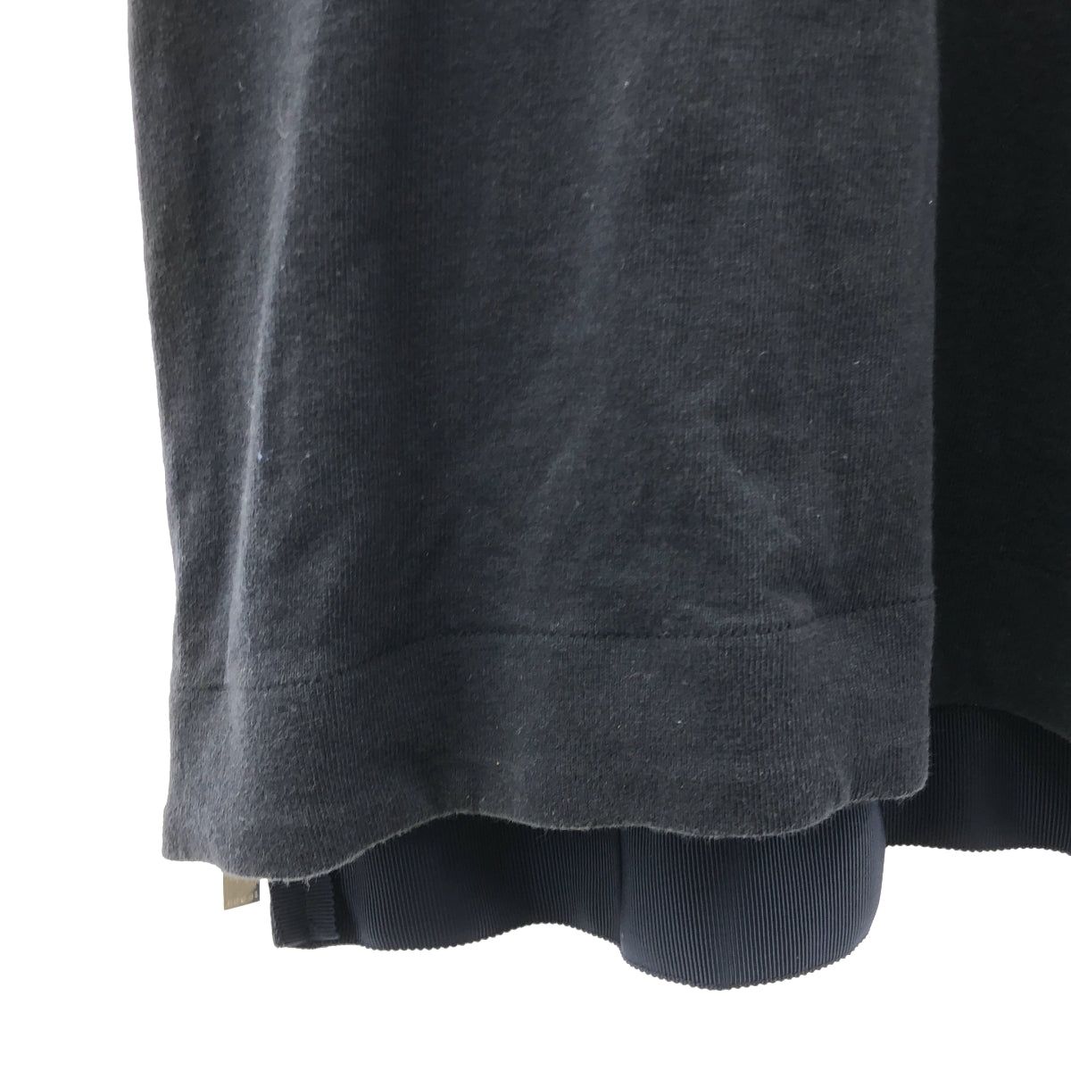sacai | LIIFE | 鉚釘側標拉鍊圓領T卹 | 尺寸 2 | 女款