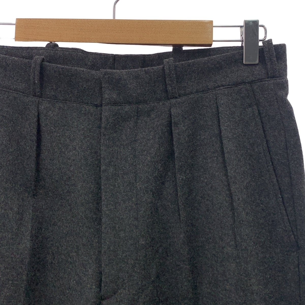 HEUGN / 유겐 | 2022AW | Freddie 울 플란넬 2 임플리트 테이퍼드 팬츠 | 2 | 차콜 그레이 | 남성