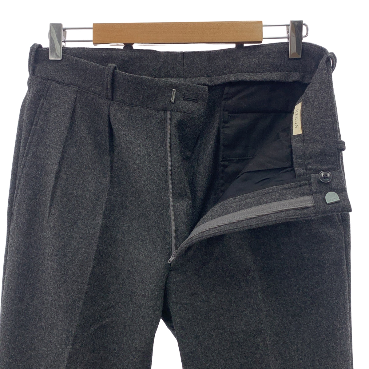 HEUGN / 유겐 | 2022AW | Freddie 울 플란넬 2 임플리트 테이퍼드 팬츠 | 2 | 차콜 그레이 | 남성