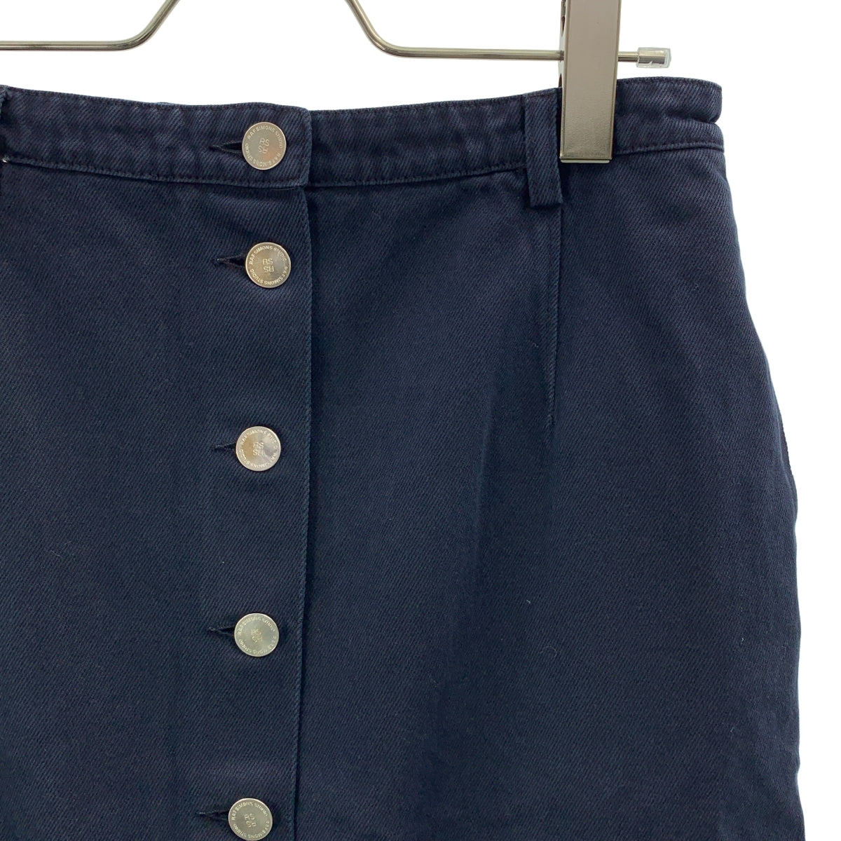 RAF SIMONS / ラフシモンズ | 2022SS | Buttoned up denim skirt レザーロゴ パッチ デニム ロング スカート | 36 | レディース