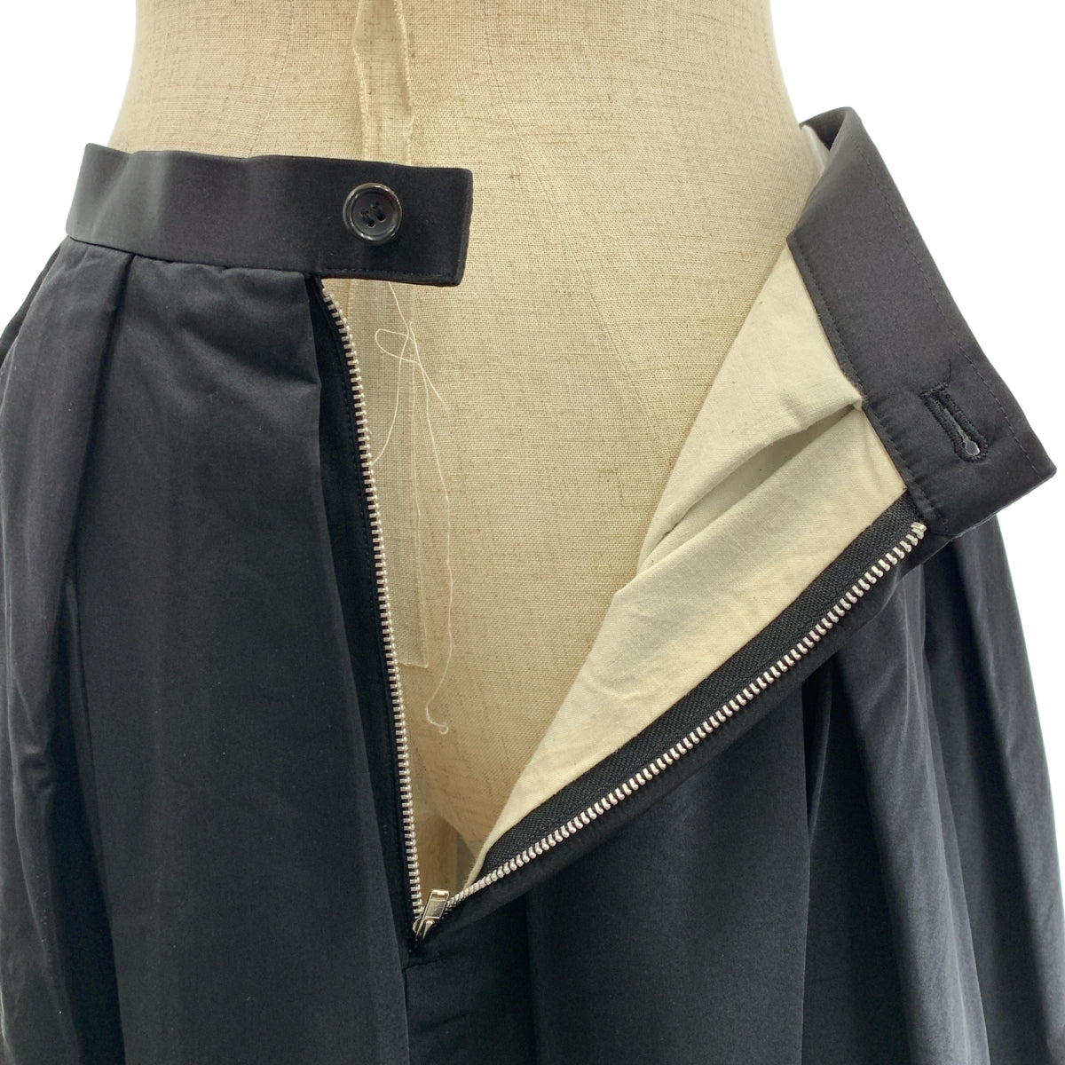 COMME des GARCONS / 컴데 갤슨 | 2010AW | 백 Zip 볼륨 플레어 스커트 / 총 안감 | S | 여성