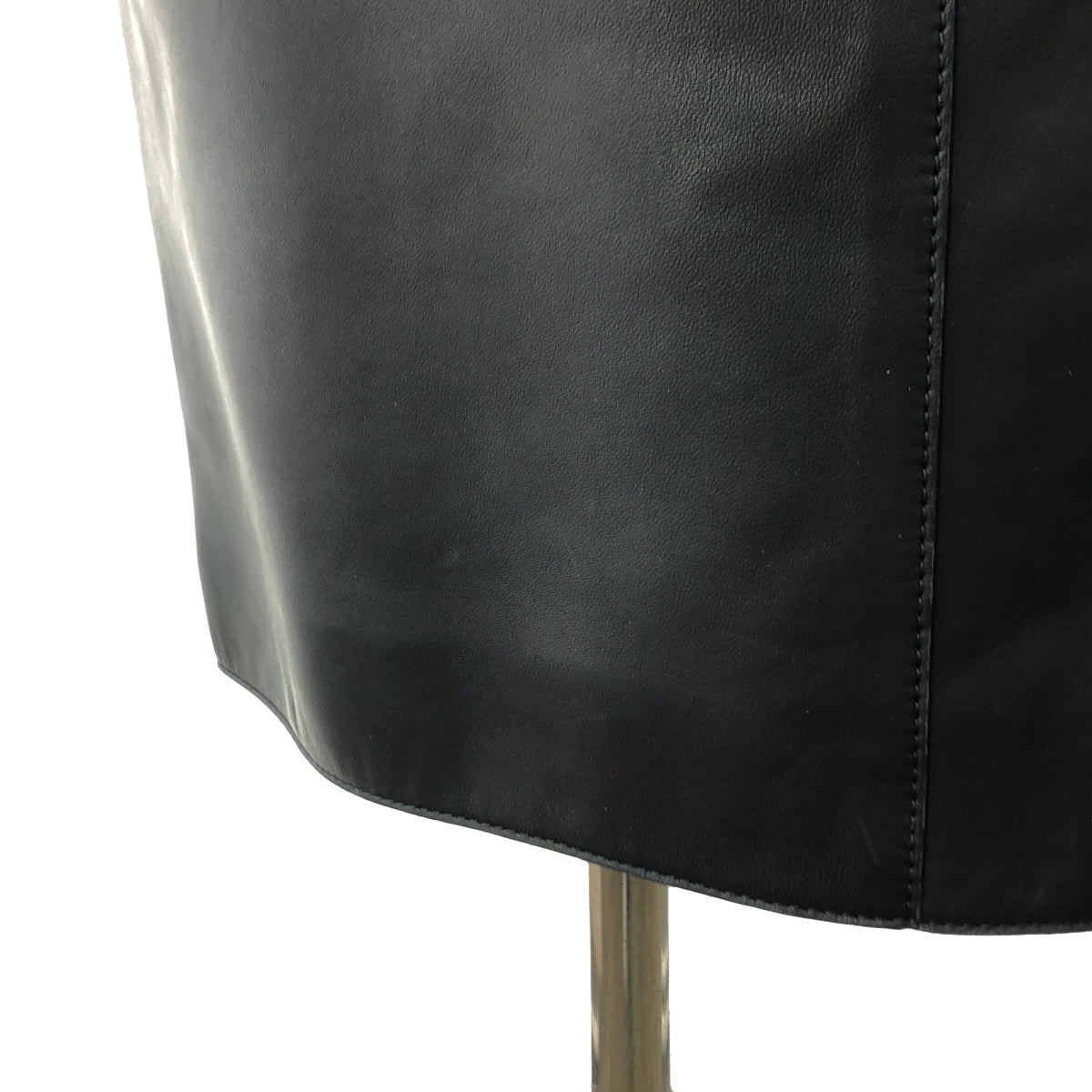 [狀況極佳] 愛馬仕 | 小羊皮系列紐扣貼片後開衩裙 / 全襯裡 | 36碼 | 深海軍藍 | 女款