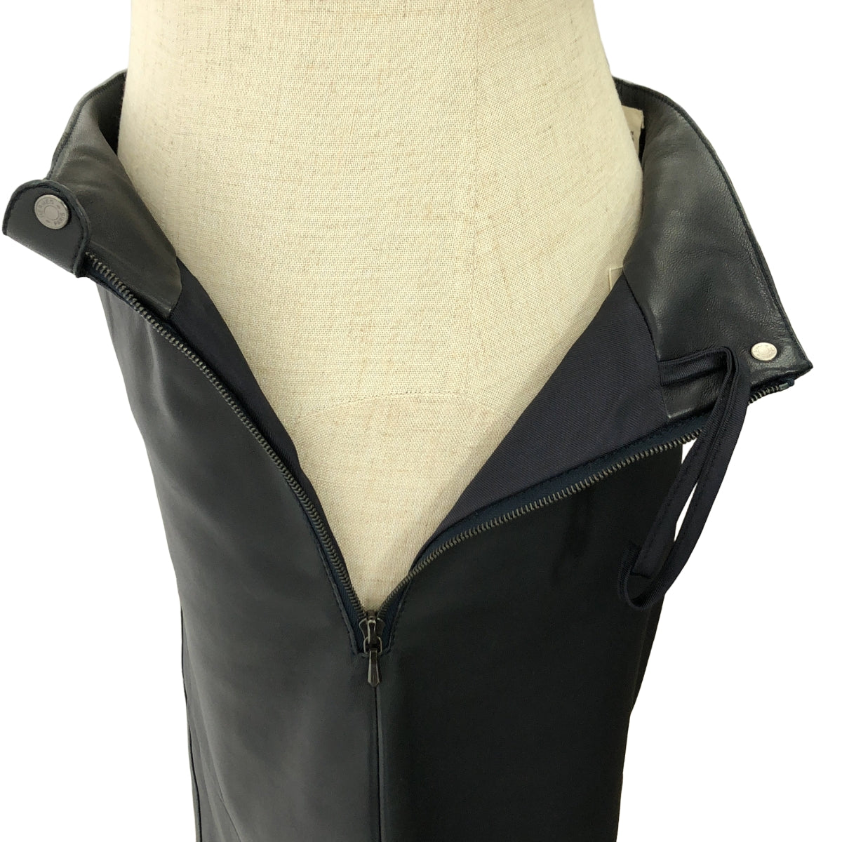 [狀況極佳] 愛馬仕 | 小羊皮系列紐扣貼片後開衩裙 / 全襯裡 | 36碼 | 深海軍藍 | 女款