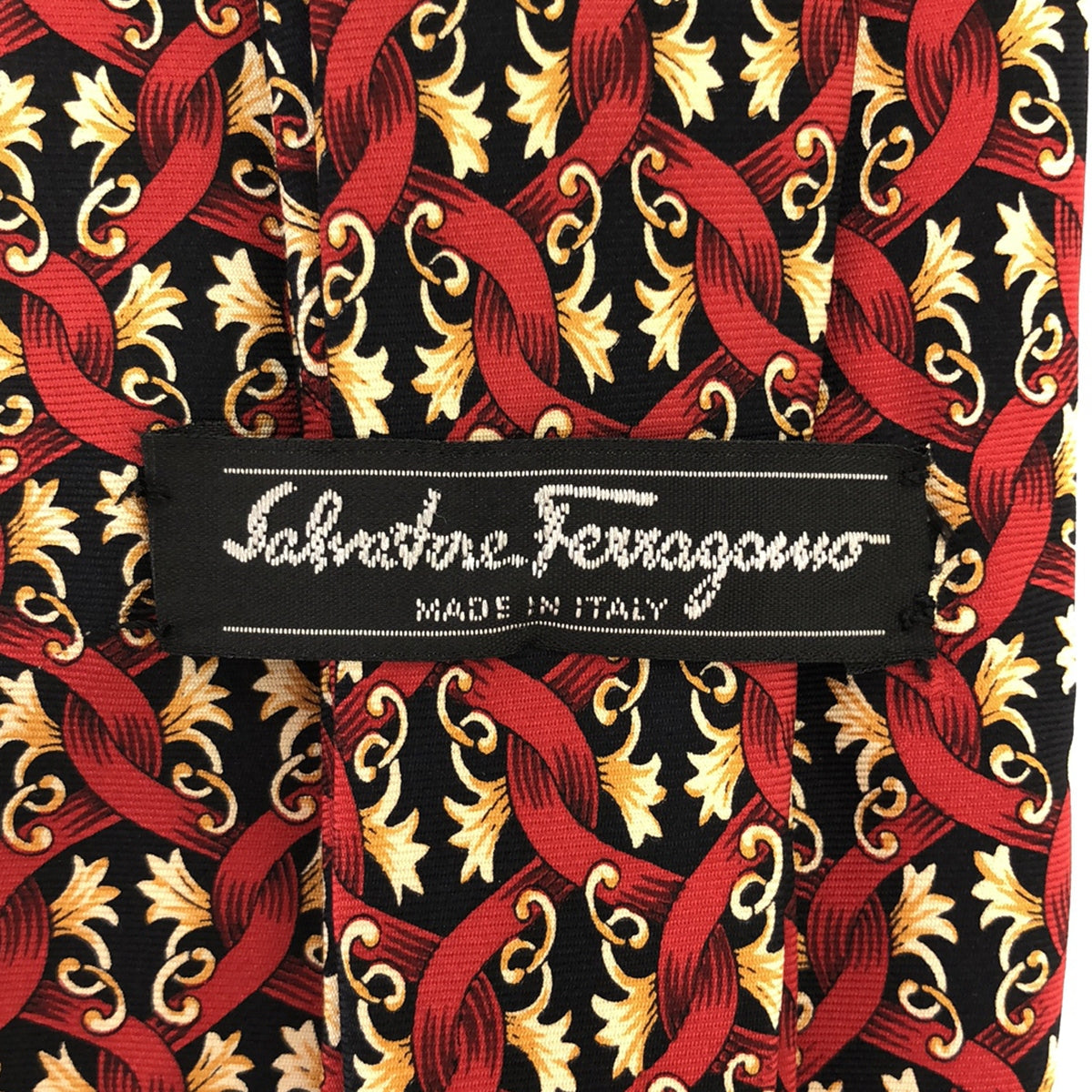 【美品】  Salvatore Ferragamo / サルヴァトーレフェラガモ | イタリア製 ウール 総柄 ネクタイ | レッド