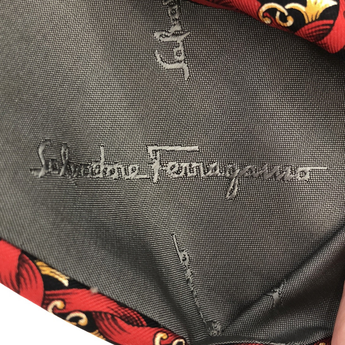 【美品】  Salvatore Ferragamo / サルヴァトーレフェラガモ | イタリア製 ウール 総柄 ネクタイ | レッド