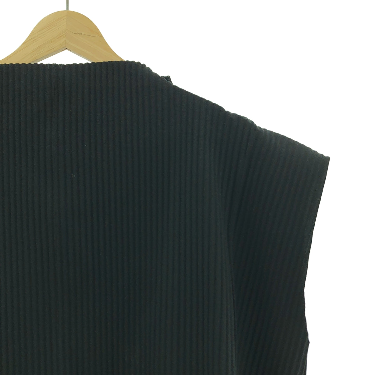 三宅一生 (ISSEY MIYAKE) | 褶皺無袖襯衫 | F 碼 | 黑色 | 女款