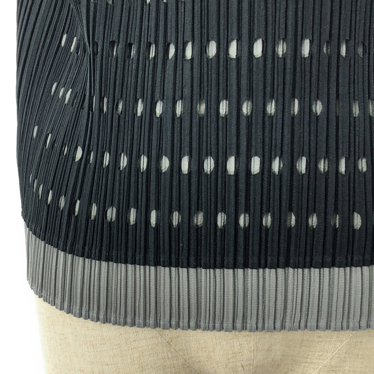 PLEATS PLEASE ISSEY MIYAKE / プリーツプリーズイッセイミヤケ | ドット カッティング レイヤード プリーツ カットソー | 4 | ブラック / グレー | レディース