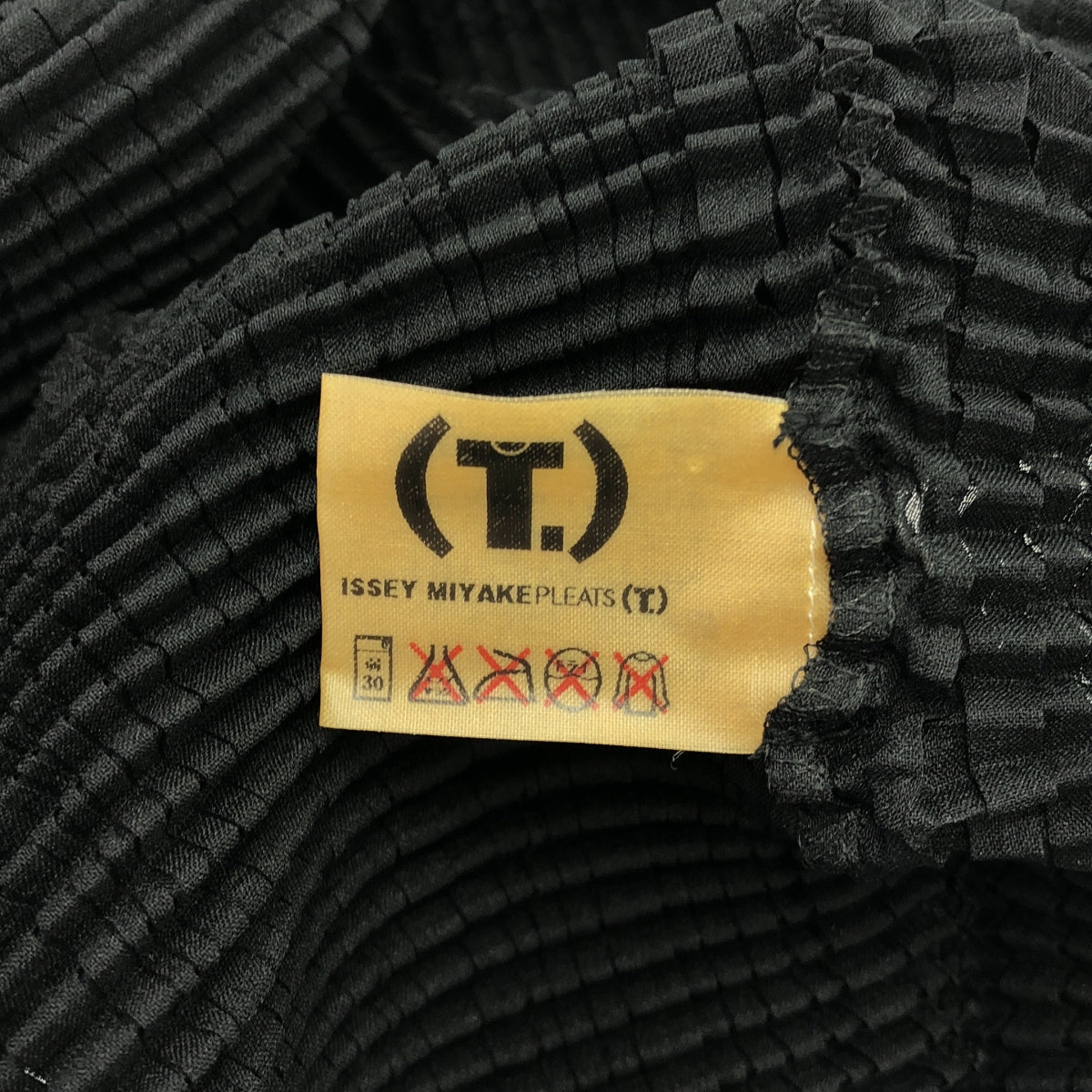 [Good Condition] ISSEY MIYAKE | Pleated High Neck Pullover Cut and Sewn T-Shirt | M | Black | Women's