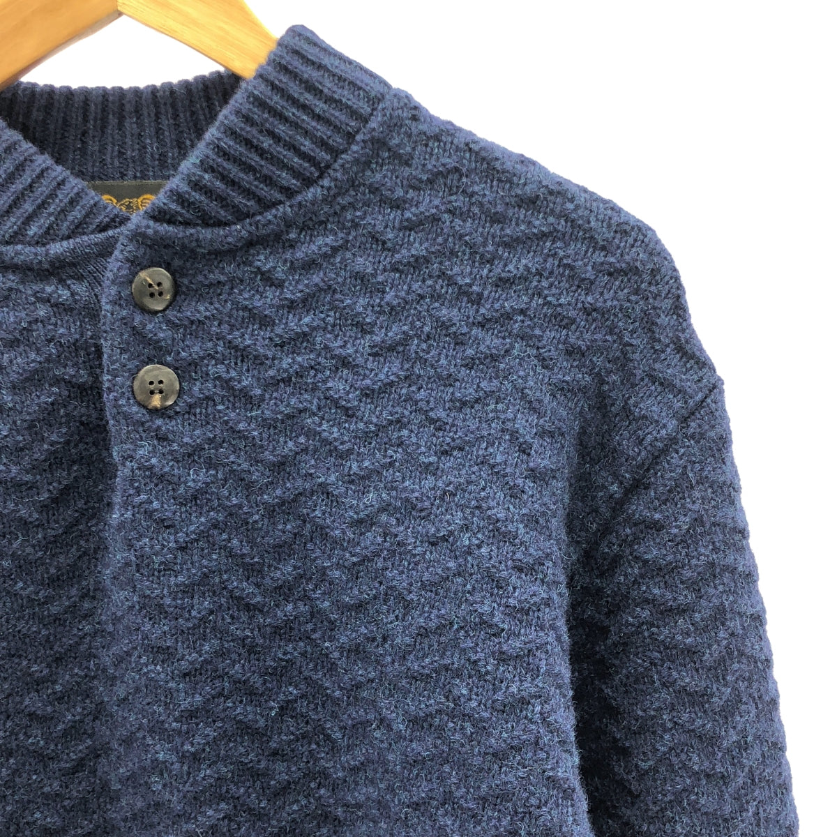 CALEE / キャリー | HENLEY NECK HERRINGBONE KNIT SWEATER シェットランドウール ヘンリーネック ヘリンボーン ニット セーター | L | ネイビー | メンズ