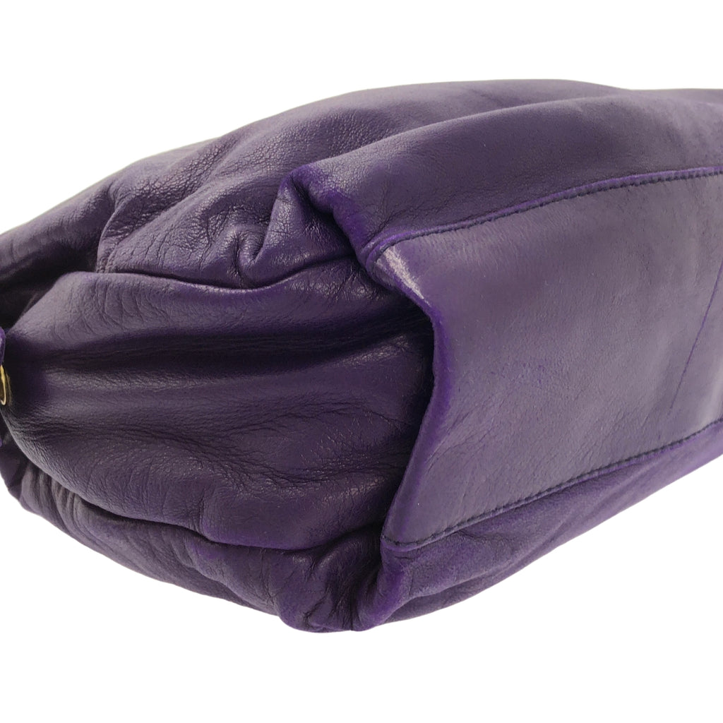 PRADA / 프라다 | 가죽 양각 삼각형 삼각 플레이트 로고 클러치 백 | 보라색 | 여성