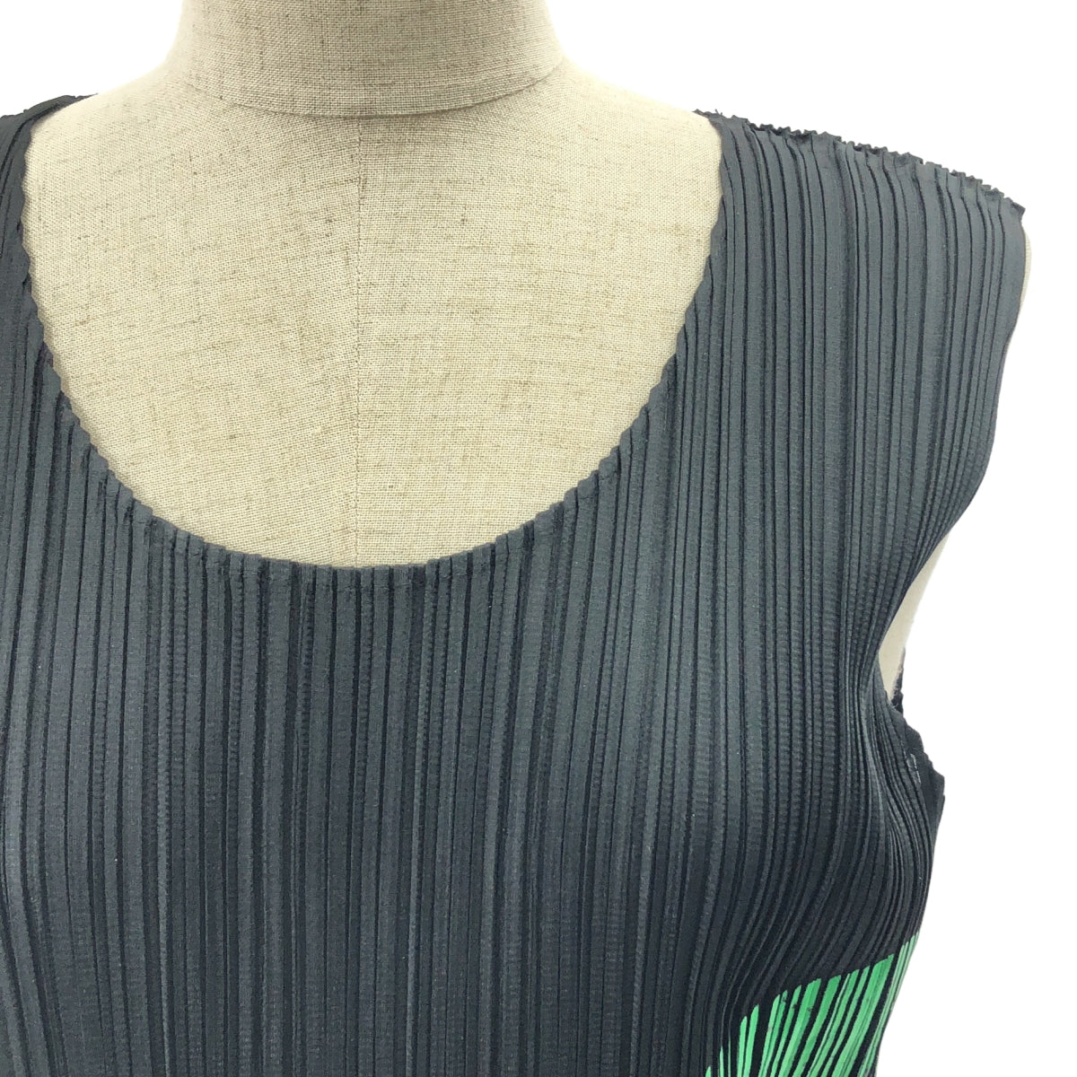 PLEATS PLEASE ISSEY MIYAKE / プリーツプリーズイッセイミヤケ | クローバー プリーツ ノースリーブ | 3 | ブラック / グリーン | レディース