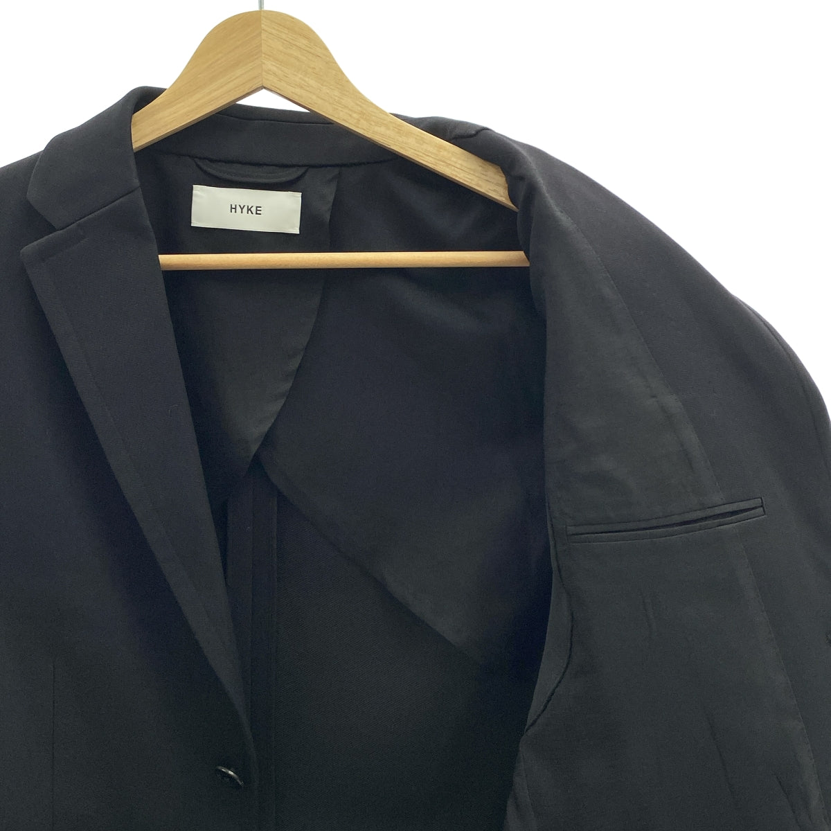 [狀況極佳] HYKE | 2023 秋冬 | 雙層布背心 / 超大無袖外套 / 帶標誌扣的背心 | 黑色 | 女款