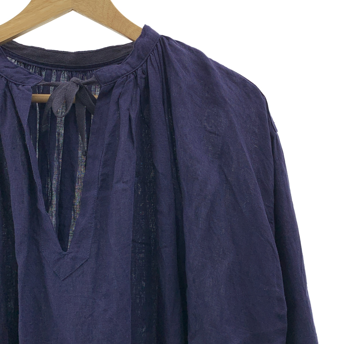 UNIVERSAL TISSU | 亞麻褶皺寬鬆連身裙，附口袋 |